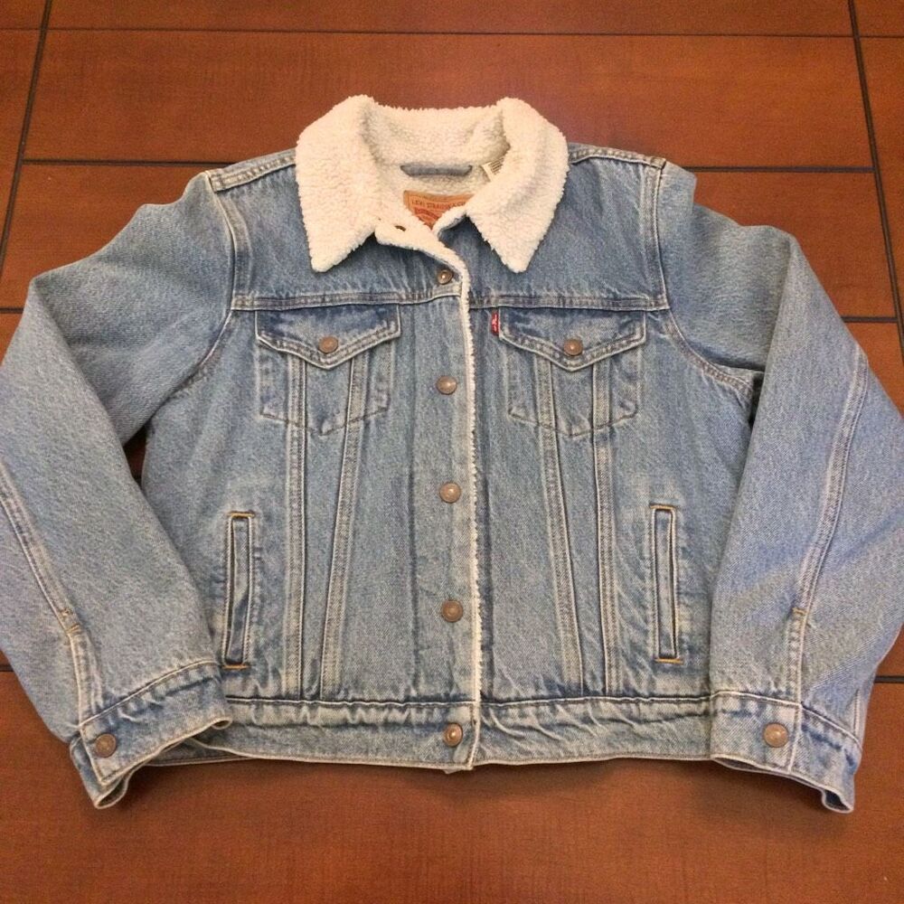 Levi’s Sherpa Jean jacket small light wash women’s